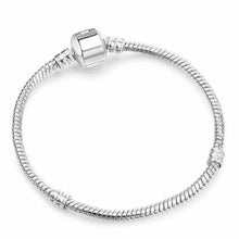 Load image into Gallery viewer, Textured Metallic Heart or Cube Bracelet for Women - D / 17cm
